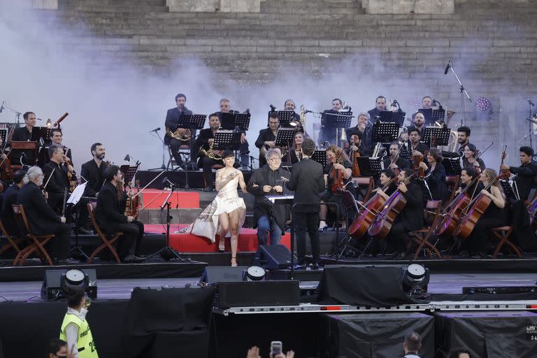 Lito Vitale y Cazzu, en el Concierto UBA200 en el marco del bicentenario de la Universidad de Buenos Aires