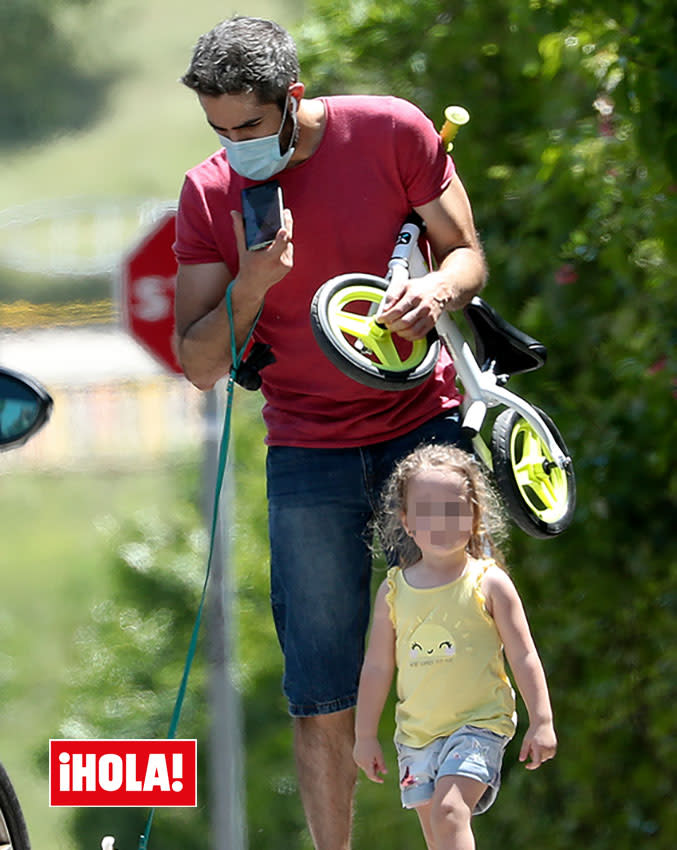 Roberto Leal con su hija