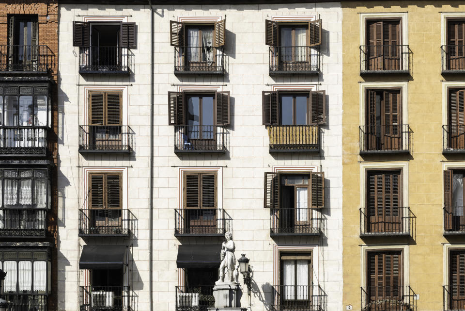 Aunque el confinamiento de 2020 empujó la demanda de viviendas más amplias y fuera de los principales núcleos urbanos, cada vez más expertos hablan sobre el fin de esta tendencia. Foto: Getty Creative.