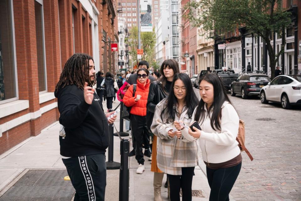 Shoppers waited in a long line at the DÔEN sample sale. Stefano Giovannini