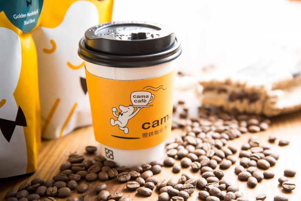 cama café成立於2006年，主打生豆新鮮烘焙咖啡，每杯定價約在60元至百元，全台已有101家門市。