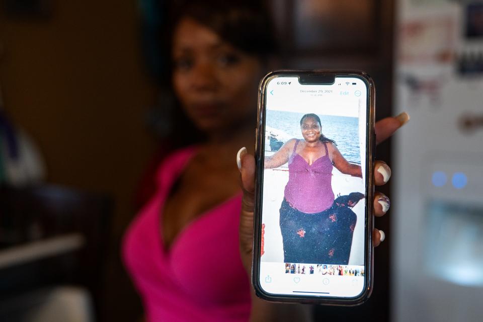 Keenya Taylor, 52, shows an photograph of herself from 10 years ago, around the time she was first diagnosed with Type 2 diabetes.