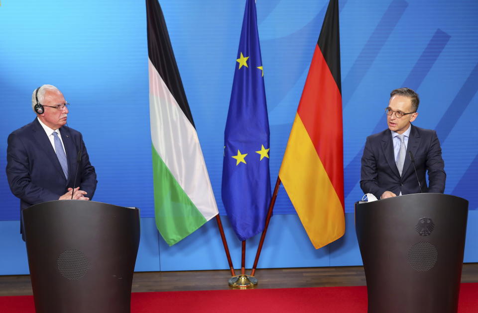 German Foreign Minister Heiko Maas, right, speaks as his Palestine counterpart Riyad al-Maliki, left, listens during a news conference following their meeting, in Berlin, Germany, Tuesday, Nov. 17, 2020. (Hannibal Hanschke/Pool Photo via AP)