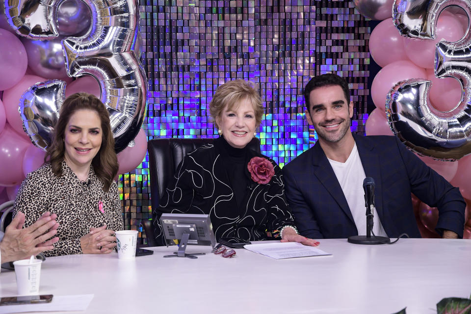 MEXICO CITY, MEXICO - OCTOBER 14: Ana María Alvarado, Maxine Woodside and Marcus Ornellas pose for a photo during the 33 anniversary of the radio show 'Todo para la Mujer' at Radio Formula on October 14, 2022 in Mexico City, Mexico. (Photo by Jaime Nogales/Medios y Media/Getty Images)