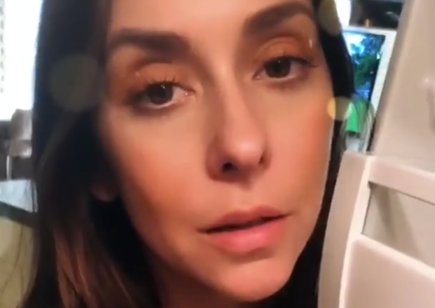 Jennifer Love Hewitt selfie trick is her fridge's light