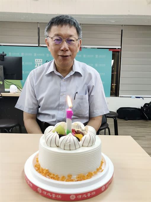  民眾黨創黨1周年，柯文哲喜過61歲生日，許下願望曝光（圖／翻攝楊寶楨 Christina臉書）