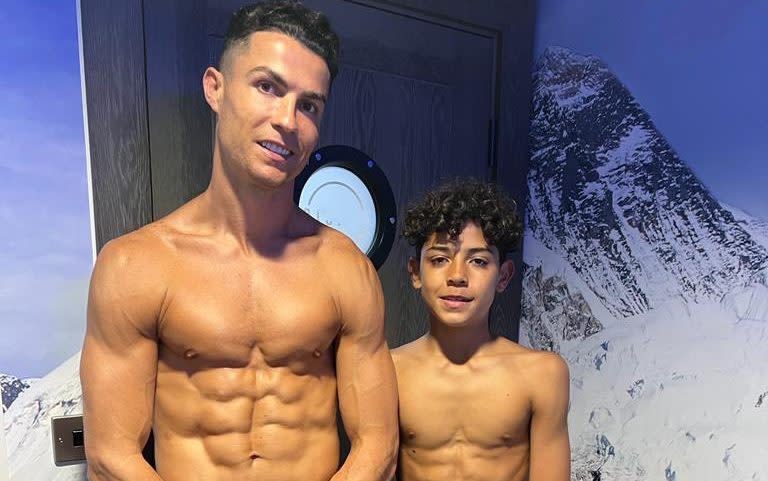 Cristiano Ronaldo and his son in the gym's cryotherapy chamber - INSTAGRAM:CRISTIANO RONALDO