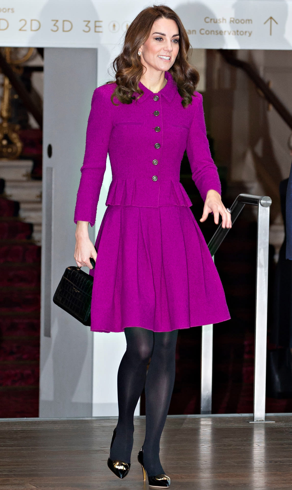 Kate Middleton's choice of practical yet stylish 'top handle' Queen-like  handbags