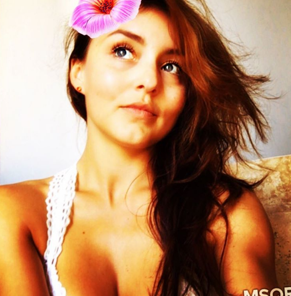 Angelique Boyer provoca muchas reacciones con su bikini