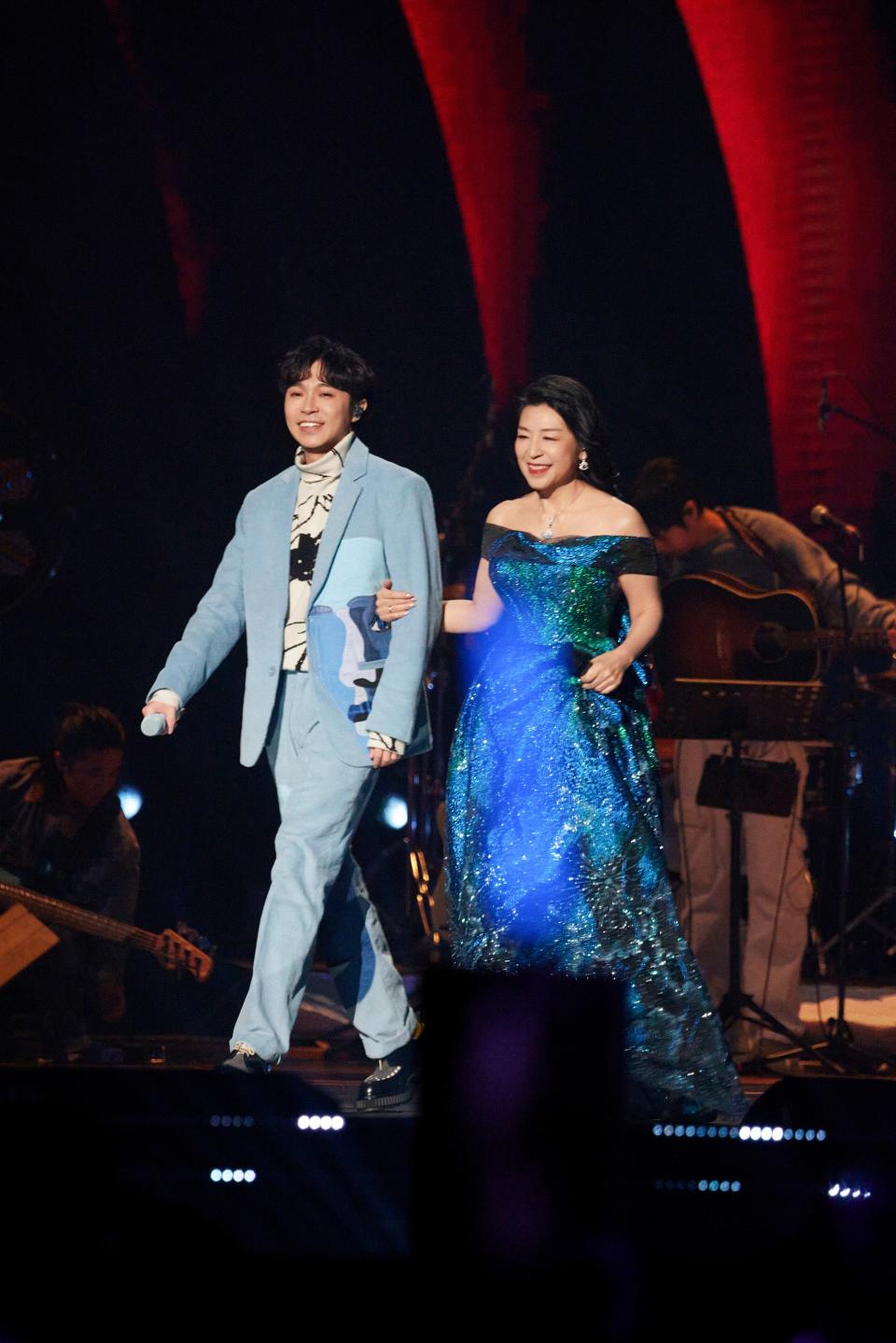 吳青峰和小野麗莎跨年演出。（圖／哈里坤的狂歡提供）