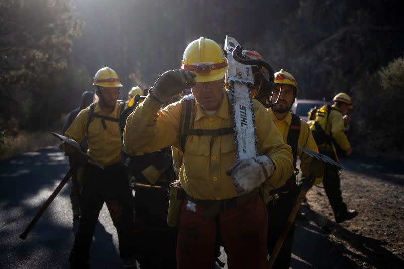 The Wider Image: Oregon inmates find redemption in fighting wildfires