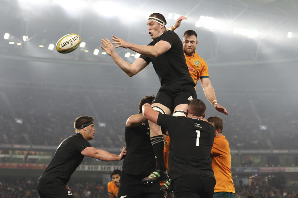 New Zealand's Sam Whitelock, top left, wins a line out while playing Australia in their Bledisloe rugby test in Melbourne, Australia, Thursday, Sept 15, 2022. (AP Photo/Asanka Brendon Ratnayake)