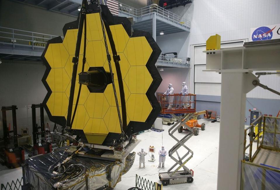 The James Webb Telescope Finally Begins Its Mission (2021)