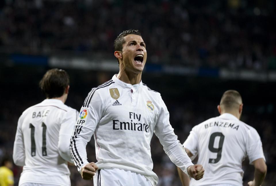 El delantero portugués del Real Madrid, Cristiano Ronaldo, celebrando un gol de penalti ante el Villarreal en partido liguero del 1 de marzo de 2015 en el estadio Santiago Bernabéu de Madrid (AFP/Archivos | Dani Pozo)