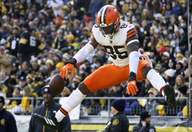 LOOK: Browns players in full uniform as mandatory camp kicks off