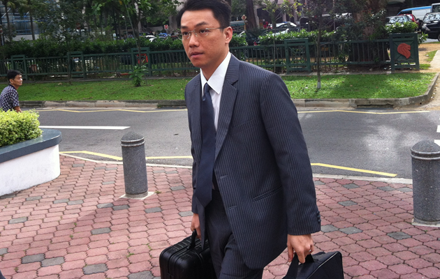 Tey Tsun Hang arrives at the subcourts for the second day of his trial in a sex-for-grades case. (Yahoo! photo)