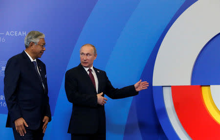 Russian President Vladimir Putin (R) shows way to Myanmar's President Htin Kyaw during welcoming ceremony for heads of the delegations at the Russia-ASEAN summit in Sochi, Russia, May 20, 2016. REUTERS/Sergei Karpukhin