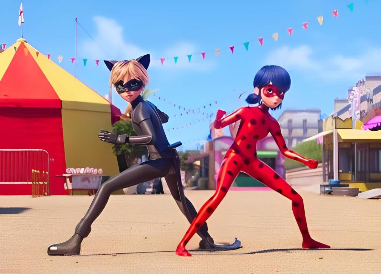Les personnages de Chat Noir et Ladybug dans le film tiré de la série animée « Miraculous ».