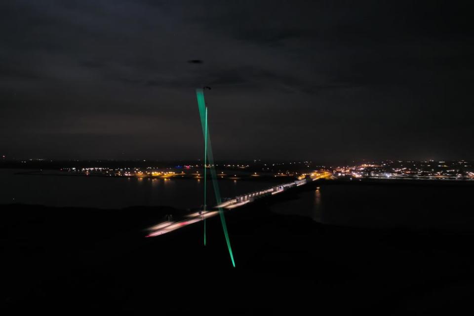 Glowing lines tether kites to dynamo generators in Studio Roosegaarde’s