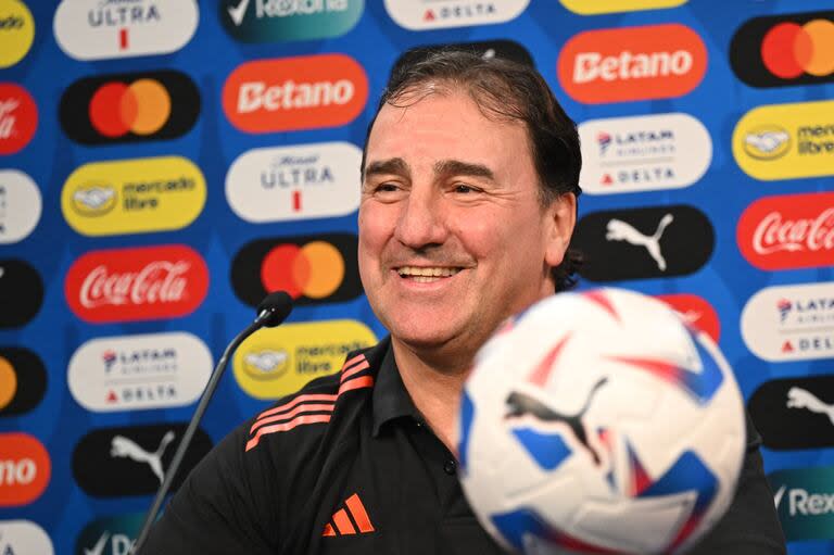 Nestor Lorenzo habló en conferencia de prensa previo al duelo ante Uruguay