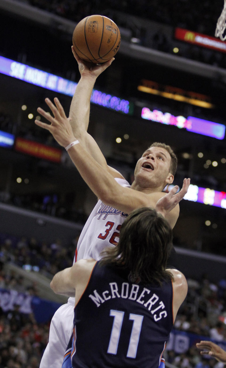 Los Angeles Clippers forward Blake Griffin (32) shoots over Charlotte Bobcats forward Josh McRoberts (11) during the first half of an NBA basketball game Wednesday, Jan. 1, 2014, in Los Angeles. (AP Photo/Alex Gallardo)