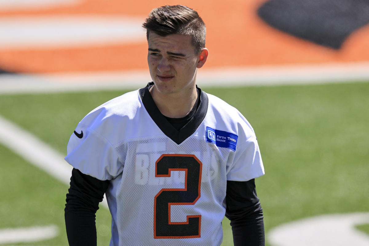 Bengals kicker Evan McPherson spends time with young fans during practice -  A to Z Sports