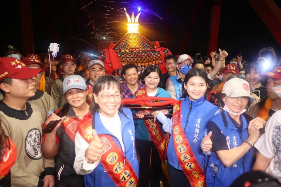 雲縣香客轉遊客策略奏效，今年度短短三個月觀光人次達八七五萬人次。（記者陳正芬攝）