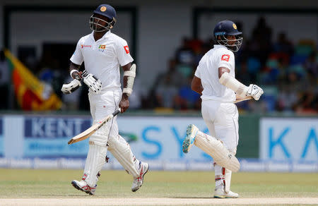 Cricket - Sri Lanka v India - Second Test Match - Colombo, Sri Lanka - August 6, 2017 Sri Lanka's Dimuth Karunaratne and Angelo Mathews run between wickets. REUTERS/Dinuka Liyanawatte