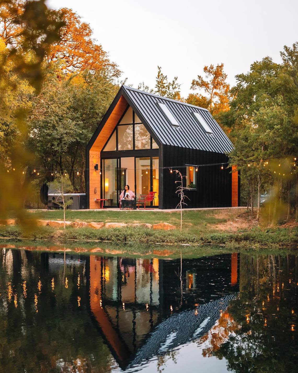 Live Oak Lake’s four bedroom cabin located in Waco, TX.