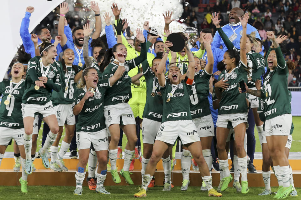 Brazil's Palmeiras players celebrate with the trophy after winning the Copa Libertadores final match against Argentina's Boca Juniors in Quito, Ecuador, Friday, Oct. 28, 2022. (AP Photo/Cecilia Puebla)