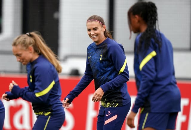 Alex Morgan with her new team-mates