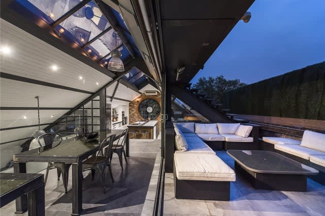 The dining area and terrace of the Shoreditch flat