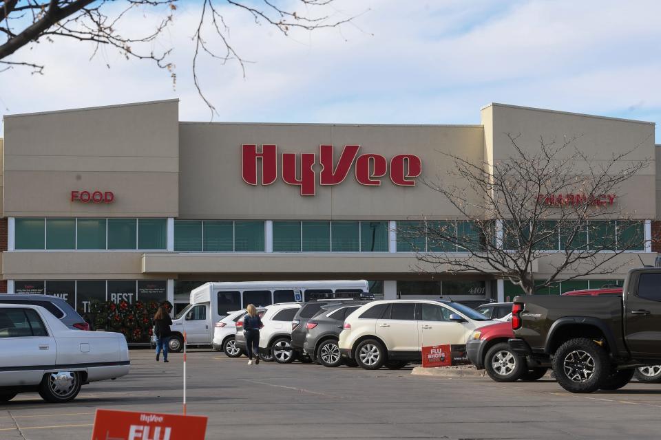 Hy-Vee will be closing all of its locations in Sioux Falls this upcoming Thanksgiving Day.