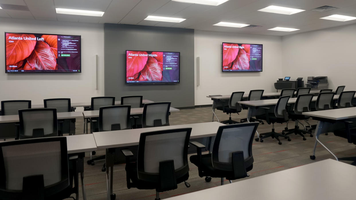  To serve both in-office and off-site workers, Sluss+Padgett partnered with Sharp Business Systems to create a state-of-the-art training room comprising, among other collaboration solutions, Mersive Solstice Pods. 