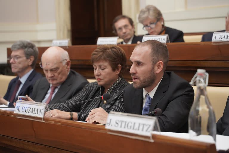 El ministro de Economía de Argentina, Martín Guzmán, junto a la directora gerente del FMI, Kristalina Georgieva