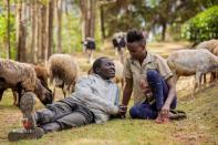 <p>Afin de montrer à tous l’évolution de son travail, le photographe a publié toute une série de photos, qui montre la transformation physique du couple. Crédit photo : Muchiri Frames </p>