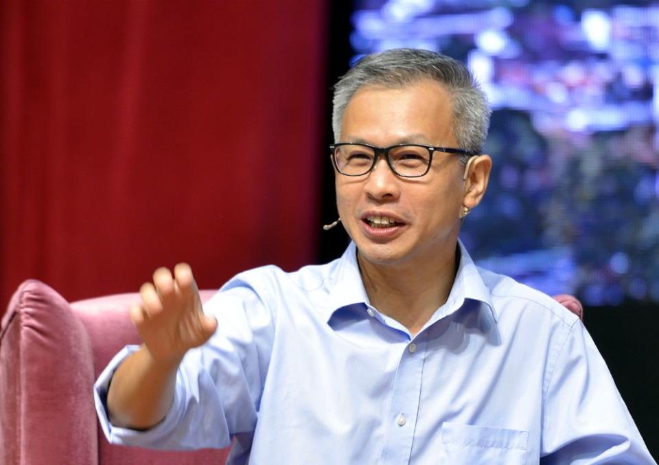 Damansara MP Tony Pua advised Datuk Seri Najib Razak to not be a ‘sore loser’ and accept the reality that the Pakatan Harapan government is doing a better job in managing the country’s finances, especially in attracting FDIs. — Picture by Ham Abu Bakar