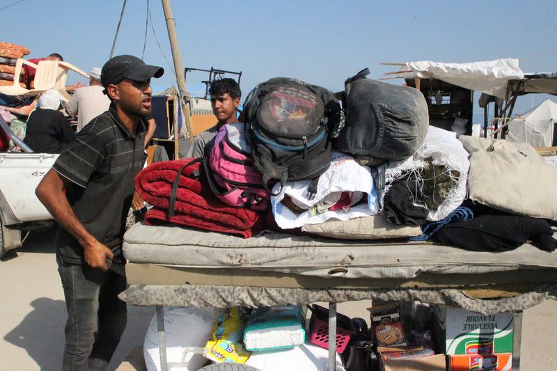 Palestinians flee Rafah due to an Israeli military operation