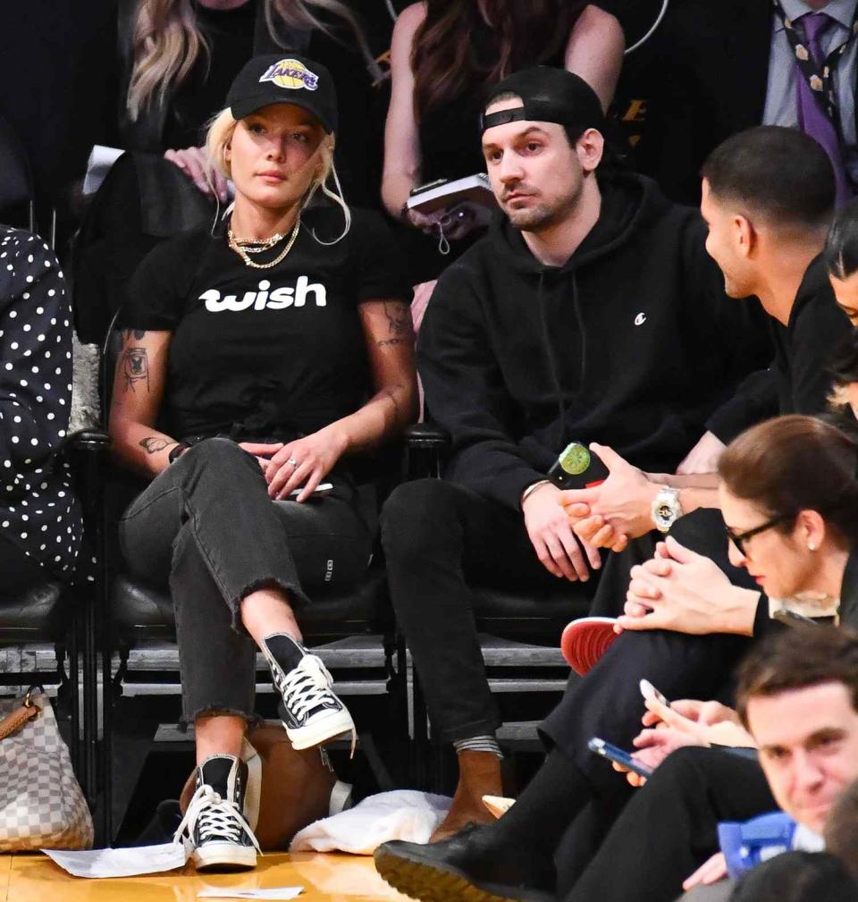 Halsey attends a basketball game between the Los Angeles Lakers and the Philadelphia 76ers at Staples Center on January 29, 2019 in Los Angeles, California