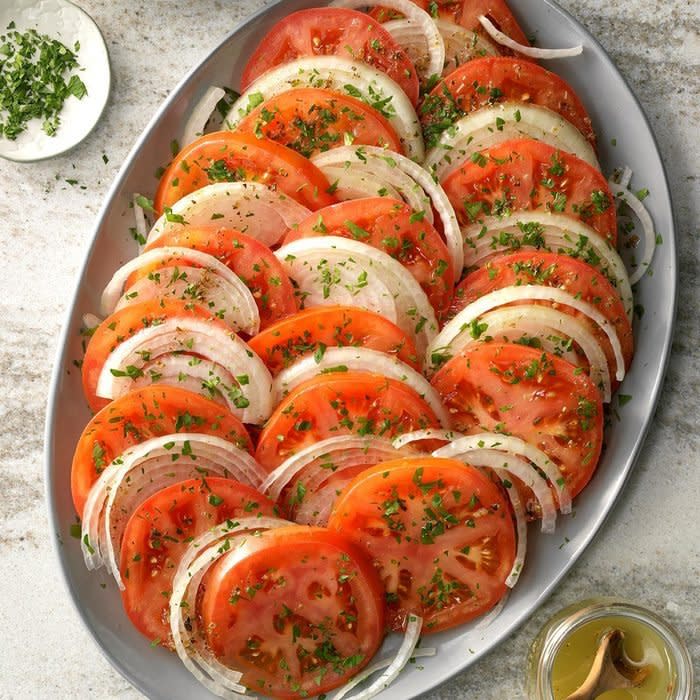 Sliced Tomato Salad Exps Scmbz19 122886 C01 24 2b