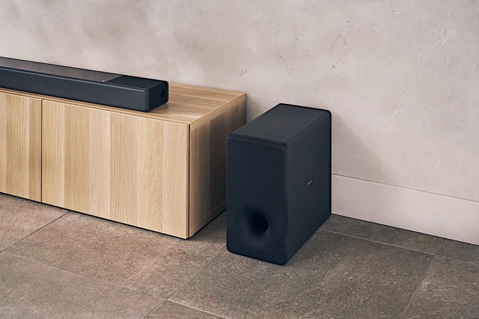 <p>Sony HT-A7000 soundbar, SA-SW5 subwoofer, SA-SW3 subwoofer and SA-RS3S speakers.</p> 