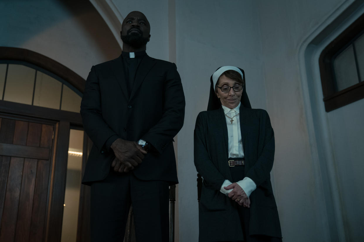 evil-sister-andrea-martin-interview-season-3-trial