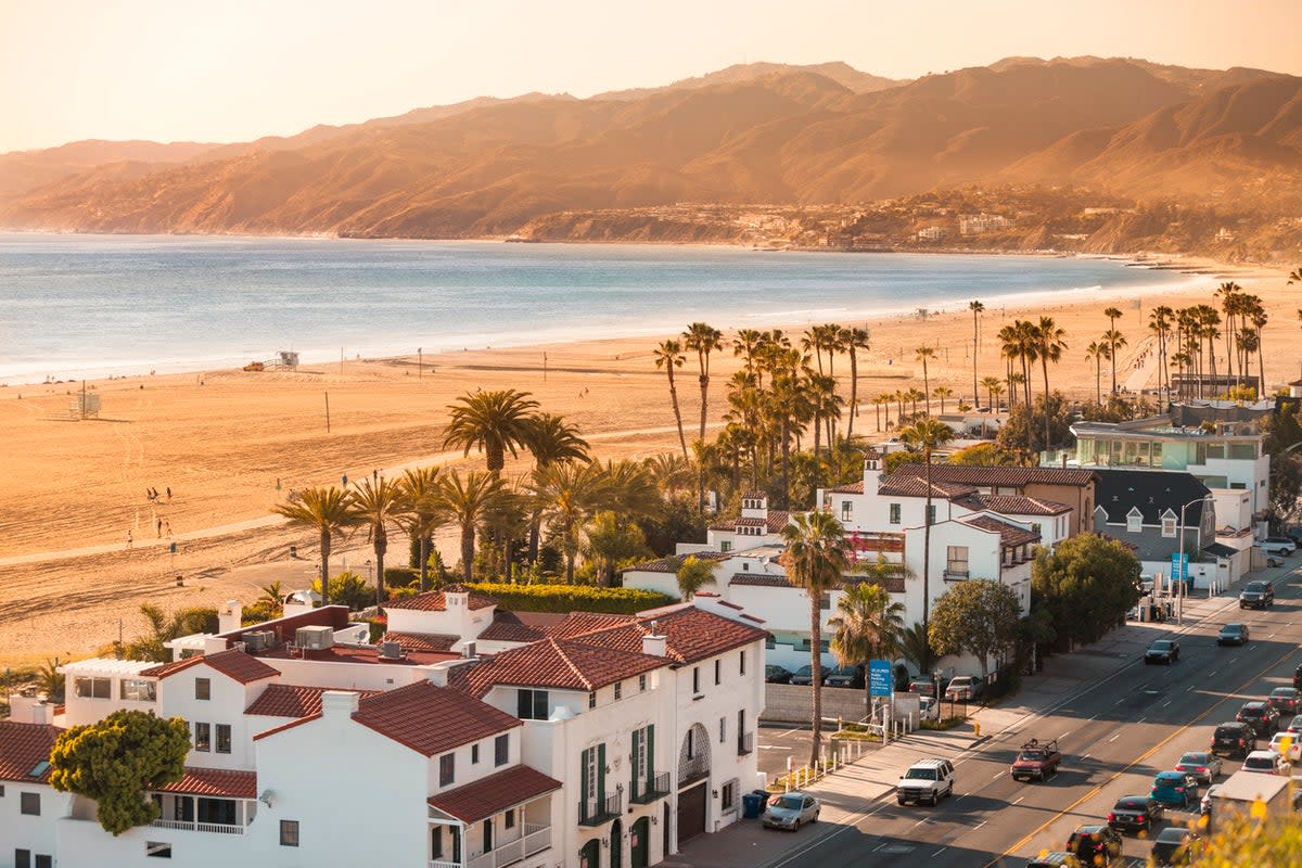 Santa Monica Boulevard and the wide expanse of golden sands (Getty Images/iStockphoto)