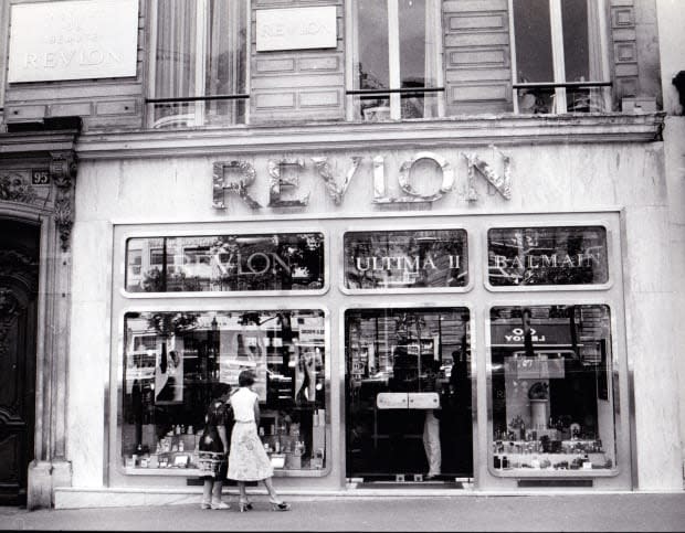 A Revlon store on the Champs-Élysées in Paris in 1979.<p>Photo: Images/Getty Images</p>