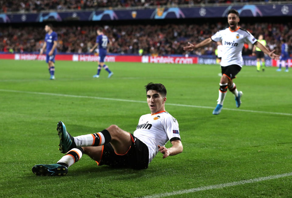 VALENCIA, SPAIN - NOVEMBER 27: Carlos Soler of Valencia celebrates after scoring his team's first goal during the UEFA Champions League group H match between Valencia CF and Chelsea FC at Estadio Mestalla on November 27, 2019 in Valencia, Spain. (Photo by Gonzalo Arroyo Moreno/Getty Images)