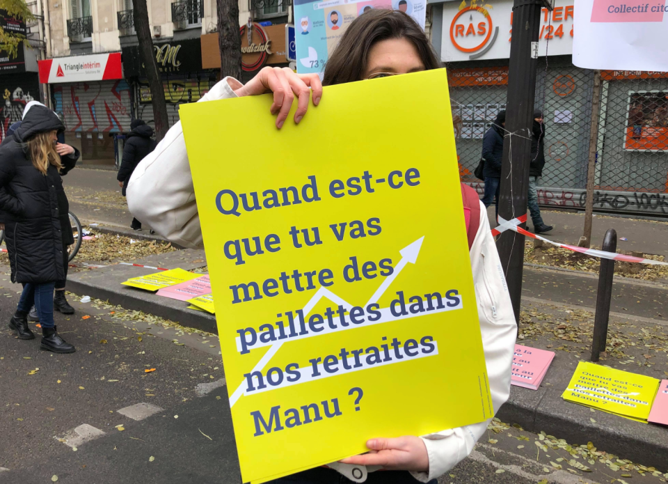 "Quand est-ce que tu vas mettre des paillettes dans nos retraites Manu ?" Une référence au sketch "des paillettes" d'Inès Reg, devenu viral sur les réseaux sociaux.