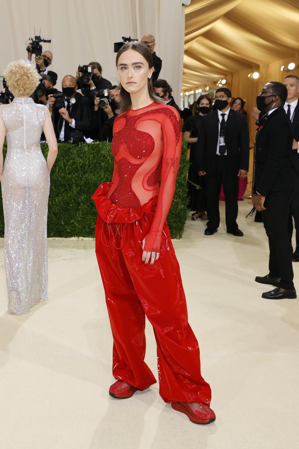 NEW YORK, NEW YORK - SEPTEMBER 13: Ella Emhoff attends The 2021 Met Gala Celebrating In America: A Lexicon Of Fashion at Metropolitan Museum of Art on September 13, 2021 in New York City. (Photo by Mike Coppola/Getty Images) ORG XMIT: 775705347 ORIG FILE ID: 1340127035