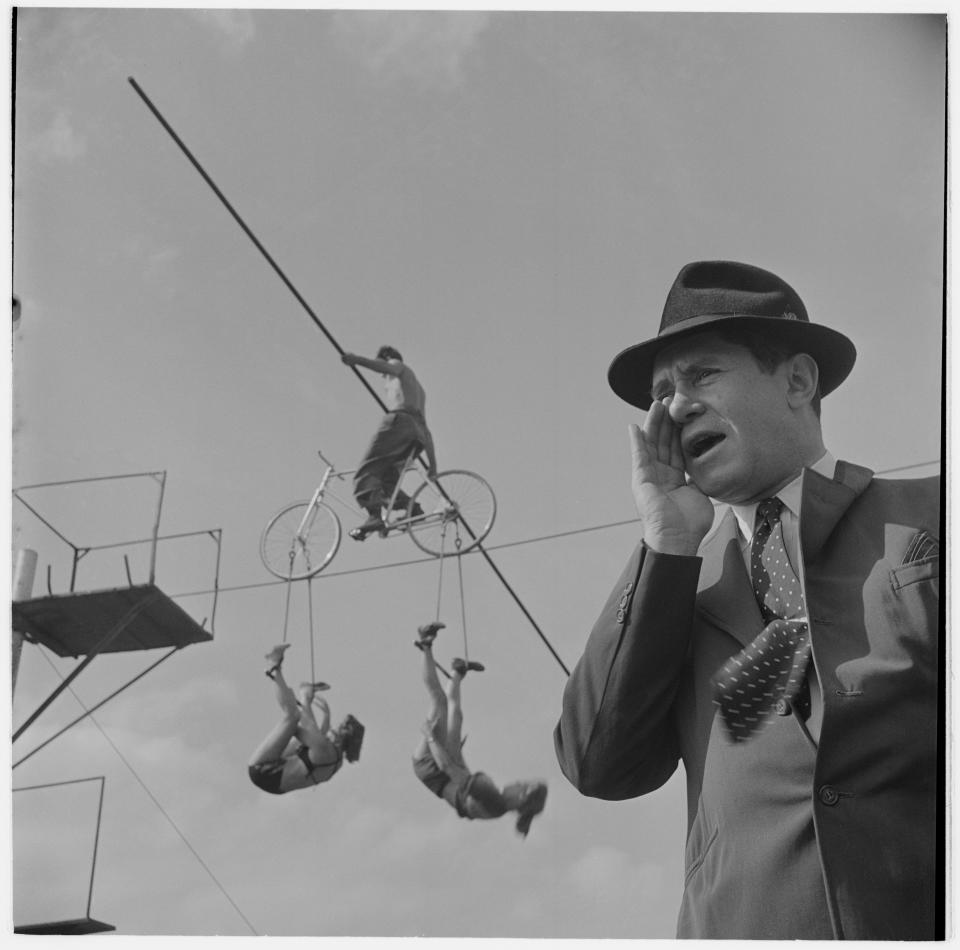 He shot a local circus in 1948, which depicts acrobats on a tightwire before the businessman who ran the show. “Overall, Kubrick’s still photography demonstrates his versatility as an image maker,” says Corcoran. “ Look ’s editors often promoted the straightforward approach of contemporary photojournalism at which Kubrick excelled.”