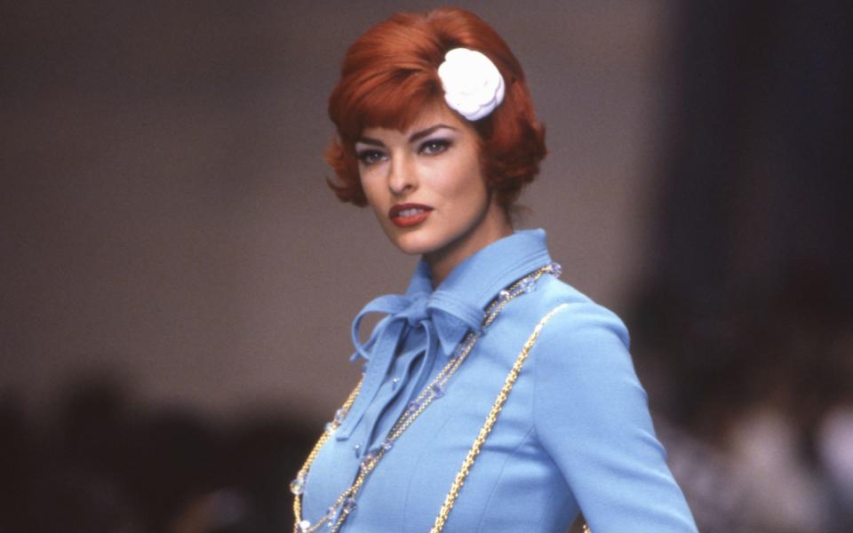 Sie war nicht nur eine der anmutigsten Erscheinungen im Model-Business der 90-er, sondern auch die wohl wandelbarste: Linda Evangelista, Kanadierin mit italienischen Wurzeln, erhielt darob den ehrenvollen Spitznamen "Chamäleon". Überdies verdanken wir ihr das schönste Bonmot der Supermodels-Ära: "Für weniger als 10.000 Dollar am Tag stehen wir gar nicht erst auf." (Bild: Pool ARNAL/GARCIA/Gamma-Rapho via Getty Images)