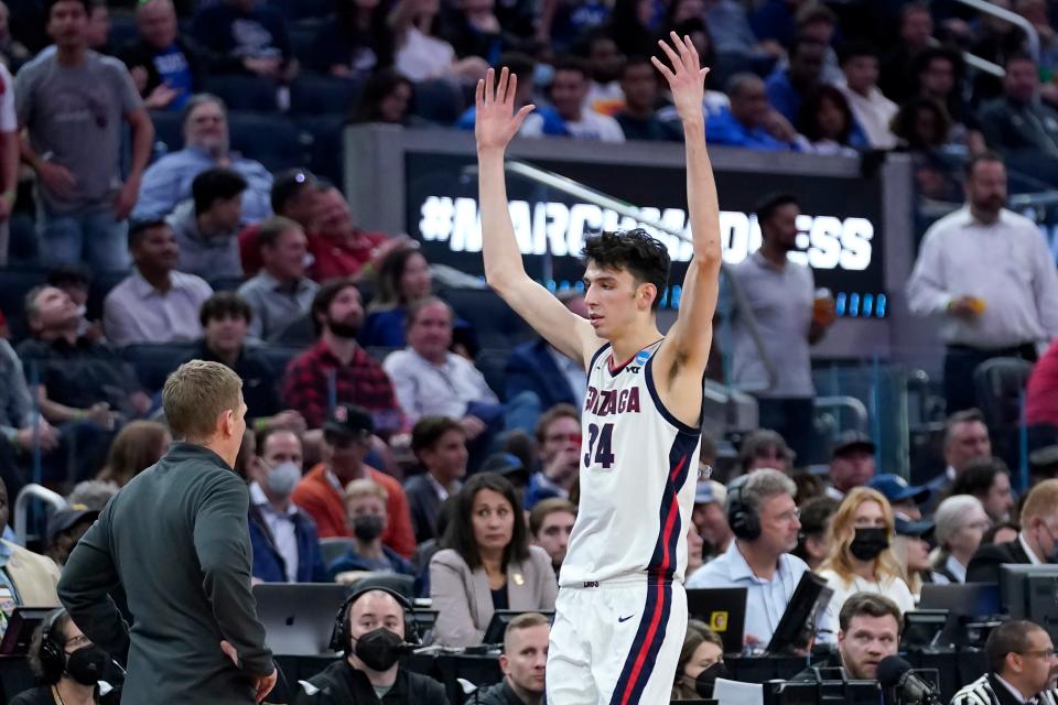 Gonzaga center Chet Holmgren (34) reacts after fouling out in the Sweet 16 game against Arkansas.